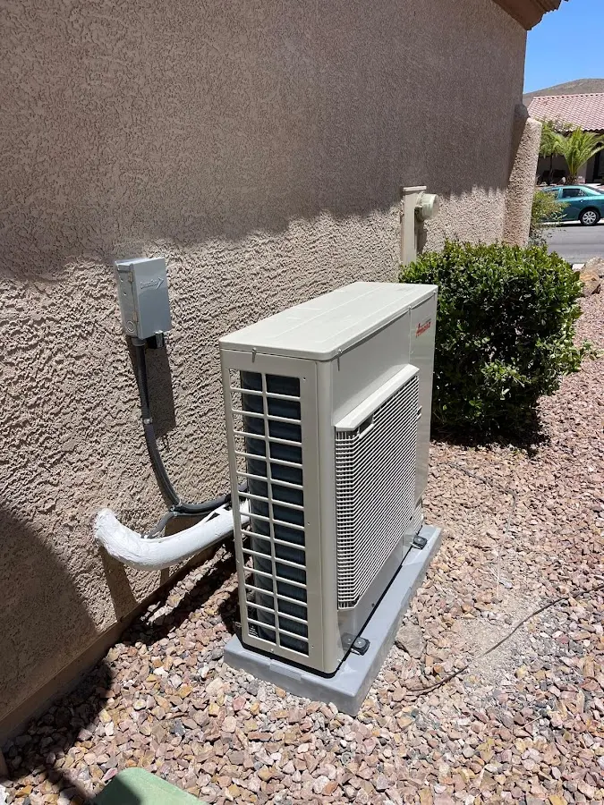 Residential air conditioning condenser unit in Tamiami